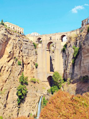 Ronda kasabasında bulunan dört kemerroma köprüsü