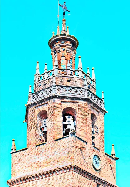 ロンダ、スペインに位置するアラビア語ベル タワー — ストック写真