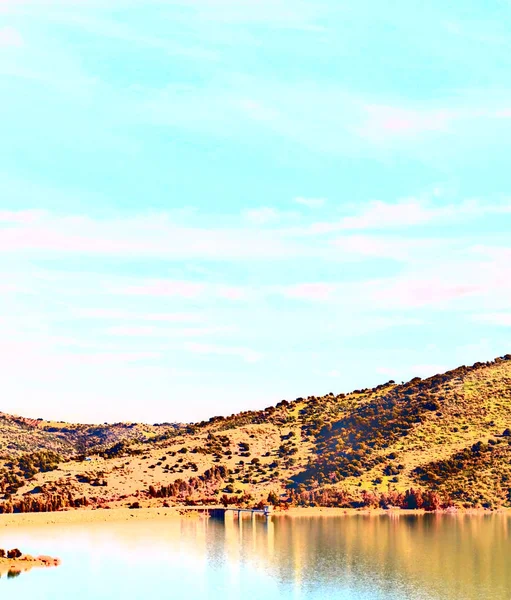 Tó található a város Zahara de La Sierra a spanyol p — Stock Fotó