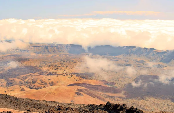 Vista de Teide localizado na ilha de Tenerife, na Espanha é um vo — Fotografia de Stock