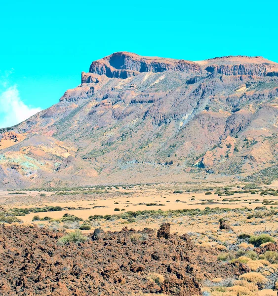 View of Teide located on the island of Tenerife in Spain is a vo — ストック写真