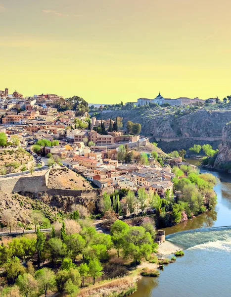 Zicht op de Spaanse stad Toledo, gezien vanaf de gotische katheder — Stockfoto