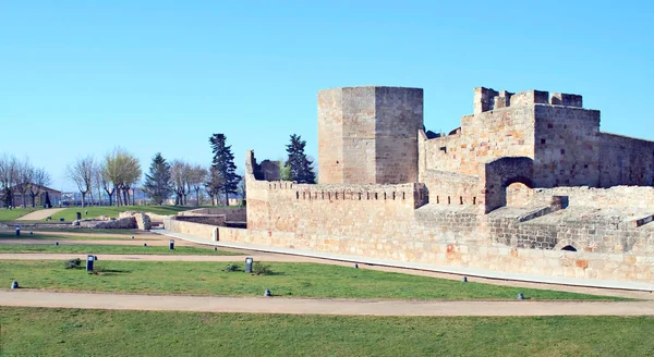 在萨莫拉城堡的墙壁顶部 — 图库照片