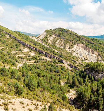 Güneşli bir günde İspanya 'da Pireneler Dağları
