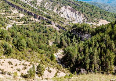 Güneşli bir günde İspanya 'da Pireneler Dağları