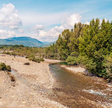 Nehir Ainsa 'da Pireneler dağlarında