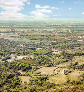Katalonya 'daki Besalu Dağları