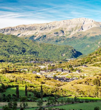 İspanya 'daki Pireneler Dağları