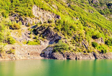 Pireneler dağındaki göl.