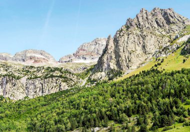 Pireneler 'deki Benasque vadisindeki dağlar