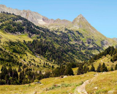 Pireneler 'deki Benasque vadisindeki dağlar