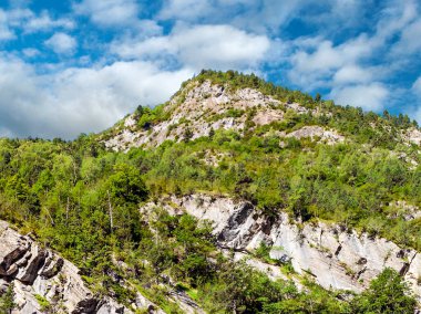 Pireneler 'deki Benasque vadisindeki dağlar