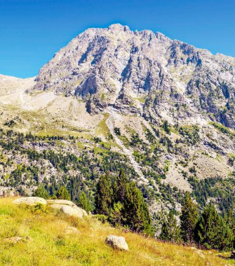 Pireneler 'deki Benasque vadisindeki dağlar
