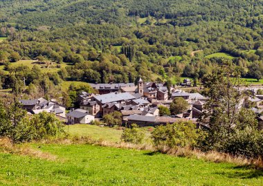 Pireneler 'deki Benasque vadisindeki dağlar