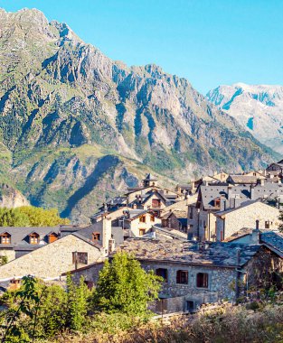 Pireneler 'deki Benasque vadisindeki dağlar