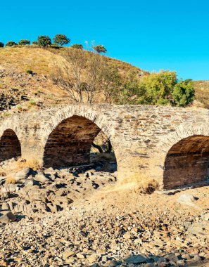 İspanya topraklarında Roma köprüsü