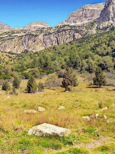 Βουνά Στην Κοιλάδα Benasque Στα Πυρηναία — Φωτογραφία Αρχείου