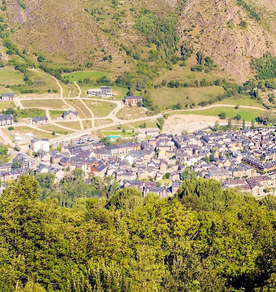 Pireneler Dağlarındaki Benasque Köyü — Stok fotoğraf