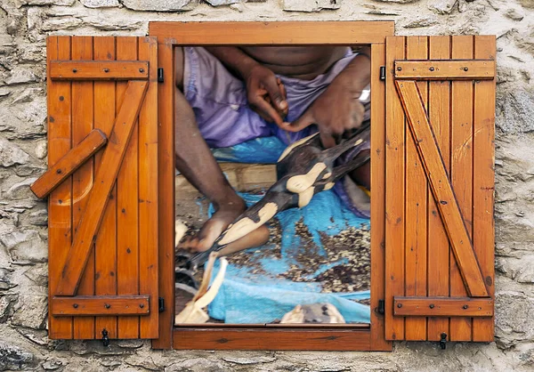 Mano Artesano Trabajando Madera Punto Vista Desde Ventana Madera —  Fotos de Stock