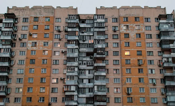 Arka plan doku windows ve loggias büyük bir apartman dönüştü