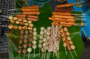 Birlikte birkaç köfte köfte koyun