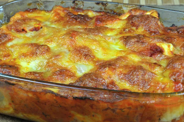 Pasto Con Pomodori Formaggio Cotto Casseruola Vetro — Foto Stock