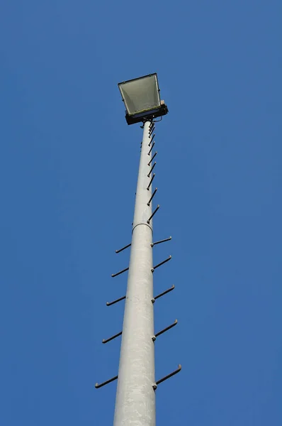 Lâmpada Rua Com Poste Metal Passos Para Mudar Lâmpadas — Fotografia de Stock