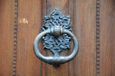 ahşap kapı, metal doorknocker