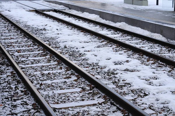 Télen a hó réteg villamos pálya — Stock Fotó