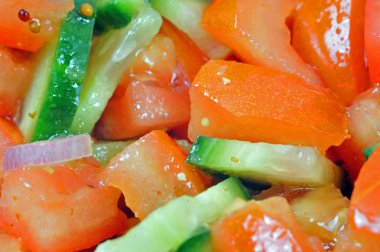 Domatesli salata ve salatalık.