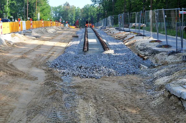 inşaatta çalışıyorum tramvay hattı