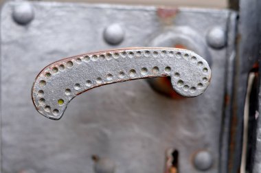 eski demir kapı kolu