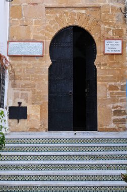 Fas Camii girişine döşeli adımlar