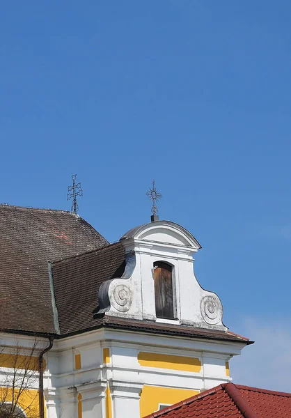 Nederländska gaveln vid barockkyrkan i södra Tyskland — Stockfoto