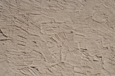 küçük çakıl taşları ile bir duvarda kaba sıva