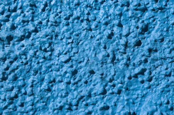 Az épület homlokzata kék festett vakolattal — Stock Fotó