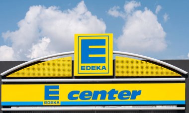 Ulm, Bw, Almanya, 30 Ağustos 2019: alışveriş merkezi üzerinde bulutlar