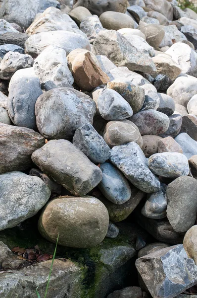 Close Large Pebbles Lying Stone Wall Garden — Stock Photo, Image