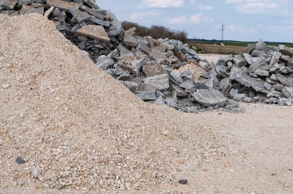 Montes Cascalho Escombros Danificados Num Estaleiro Construção Estradas — Fotografia de Stock