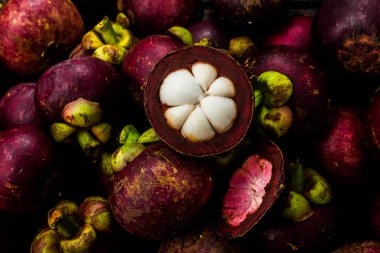 Mangosteen: Sağlık yararları Mangosteen kanserinin daha az risk içerir..