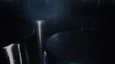 Farmasötik kalite kontrol. İlaç üretim hattı. Eczane fabrikasında ilaç üretim hattı.