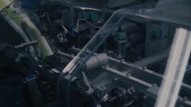 Hap, Tablet üretim süreci. Endüstriyel Eczacılık kavramı. Fabrika ekipmanları ve makine. 4k