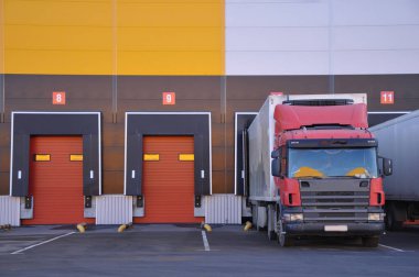 Depo lojistik merkezi depolama ve ürünler sıralama için mükemmel bir çözümdür