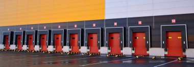Depo lojistik merkezi depolama ve ürünler sıralama için mükemmel bir çözümdür