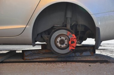 Araba tamiri. fren diskleri ve balataları