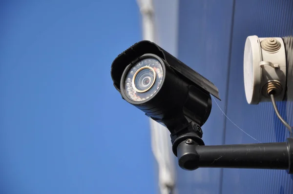 Moderne Cctv Camera Een Muur Begrip Bewaking Monitoring — Stockfoto