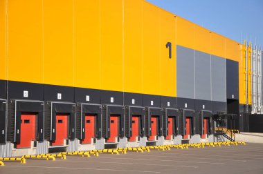 Depo lojistik merkezi depolama ve ürünler sıralama için mükemmel bir çözümdür