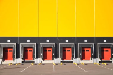 Depo lojistik merkezi depolama ve ürünler sıralama için mükemmel bir çözümdür