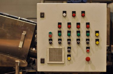 fabrika, Atölye kontrolünde sayısal denetimleriyle makine