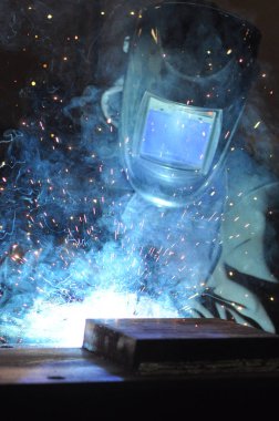 Kaynakçı tesisinde çelik yapılar brews